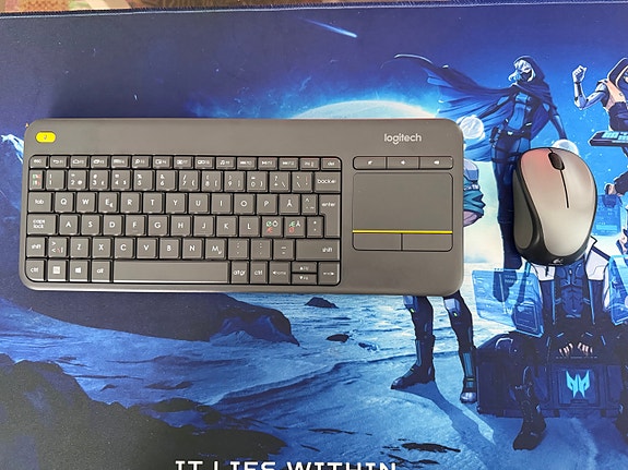 Logitech langaton näppäimistö ja hiiri