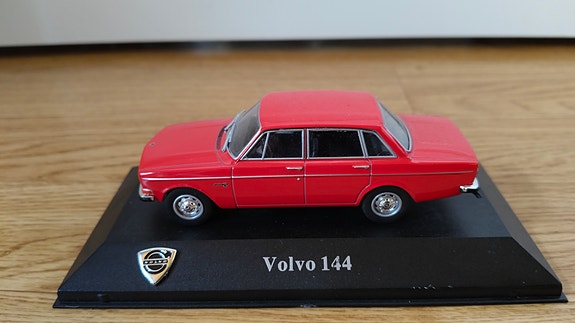 Volvo 144 -pienoismalli 1:43