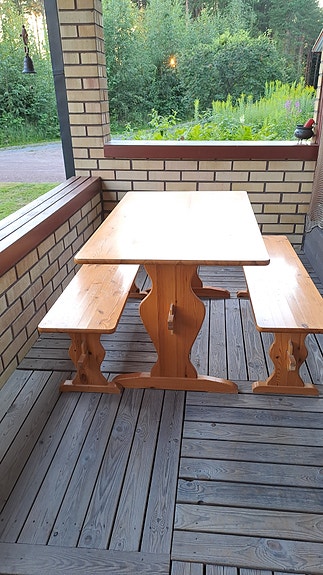 Pirttipöytä ja penkit