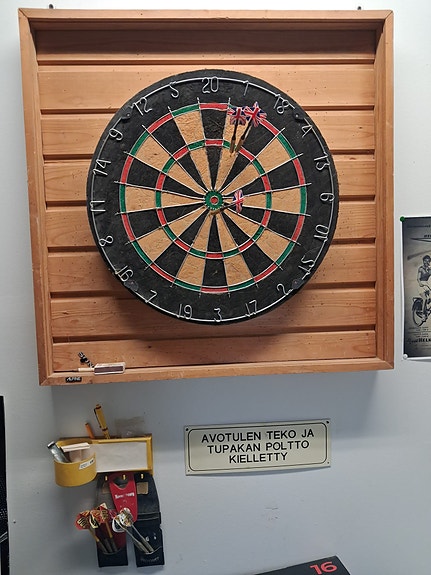 Darts taulu+tikat