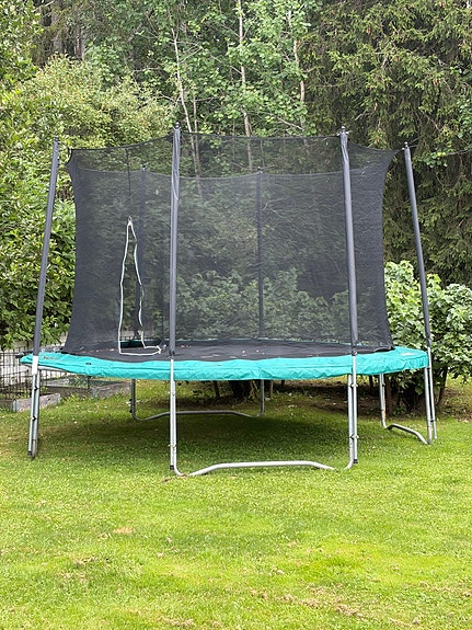 Annetaan ehjä trampoliini 3,5m