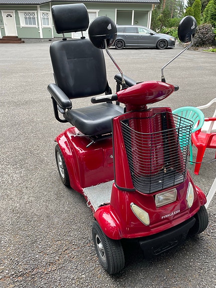 Pyrkijä E500 sähköskootteri