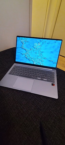 Samsung Galaxy Book5 Edge (n.2kk vanha)