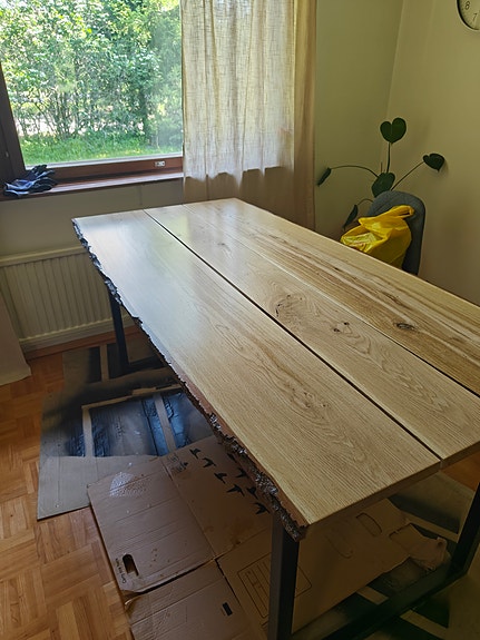 tamminen ruokapöytä