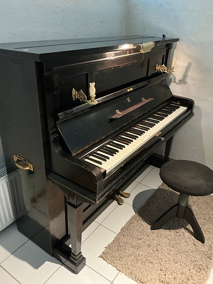 Blutner on pianojen Bentley