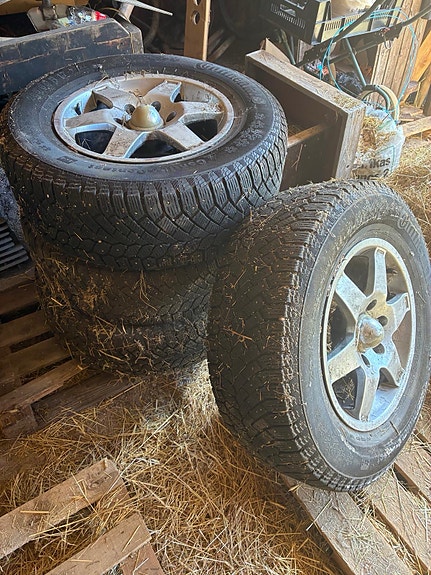 Toyota Land cruiser alumiinivanteet ja renkaat