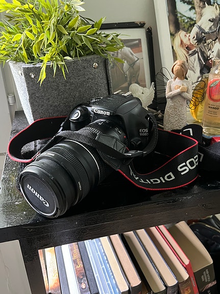 Canon eos 1100D ja 75-300mm objektiivi