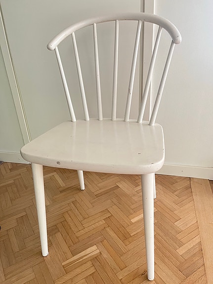 Valkoinen pinnatuoli