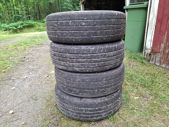 Avensis t22 renkaat vanteineen