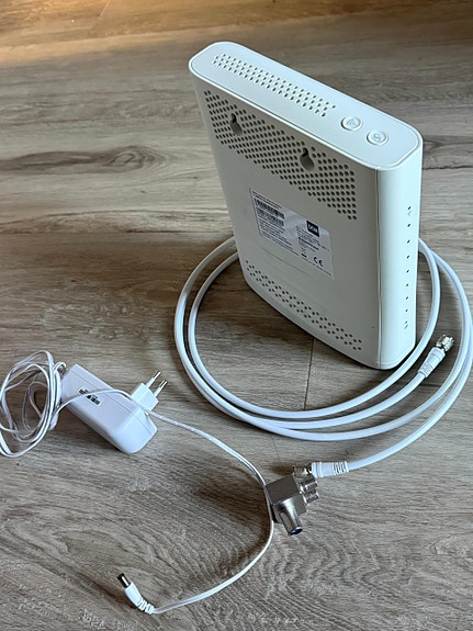DNA kaapeli modeemi f-3890v3