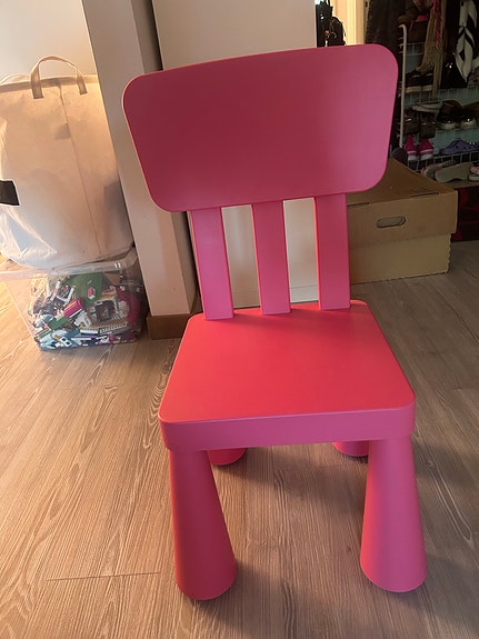 IKEA lasten tuoli pinkki muovinen
