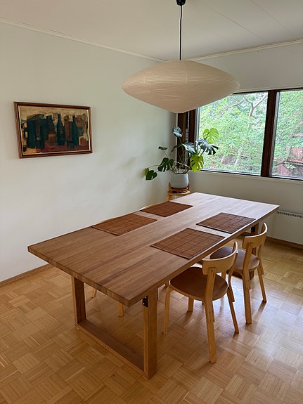 Tamminen 8-10 hengen ruokapöytä