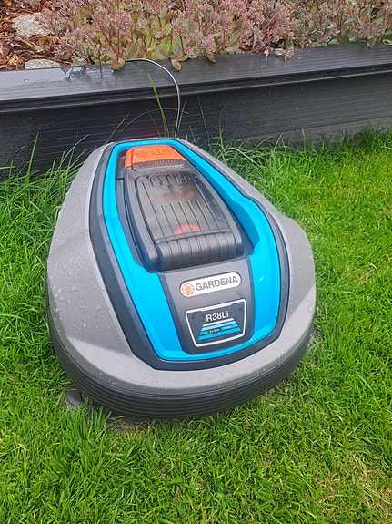 Robottiruohonleikkuri Gardena