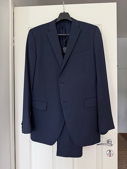 TURO miesten tummansininen puku 52