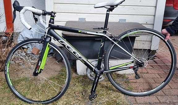 Myydään kevyt Felt F95 jr polkupyörä maantieajoon Tampere