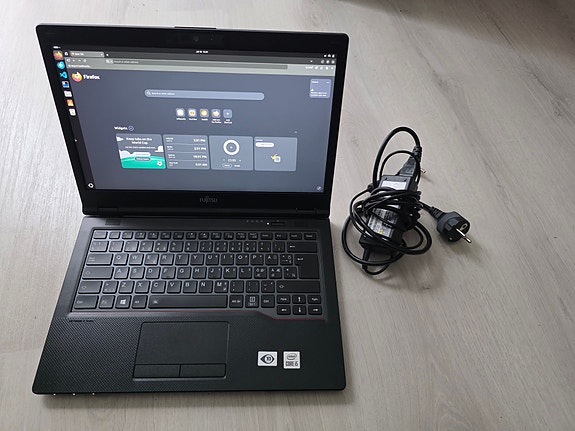 Fujitsu Lifebook E5410 kannettava tietokone 14" musta