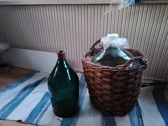 Vanhat lasipullot / Koripullo ja vihreä lasipullo