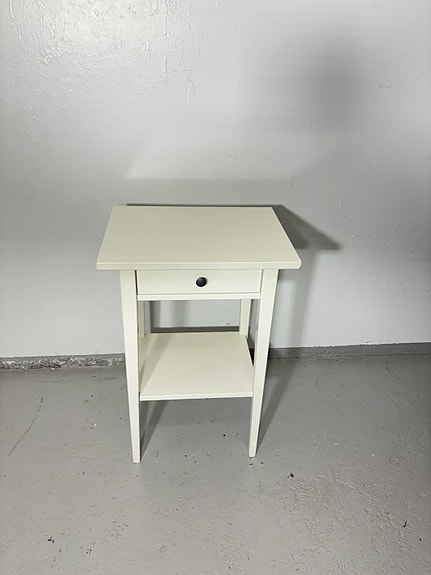 Ikea Hemnes yö / sivupöytä *Moderni & Käytännöllinen