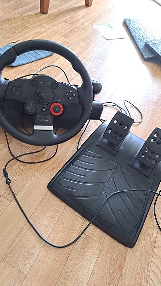 Logitech rattiohjain ja polkimet