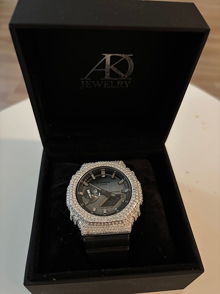 Casio G-Shock Moissaniteillä