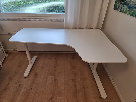 IKEA BEKANT -kulmapöytä 160x110 cm, valkoinen