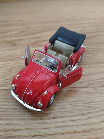 VW 1300 Beetle Cabriolet -pienoismalli