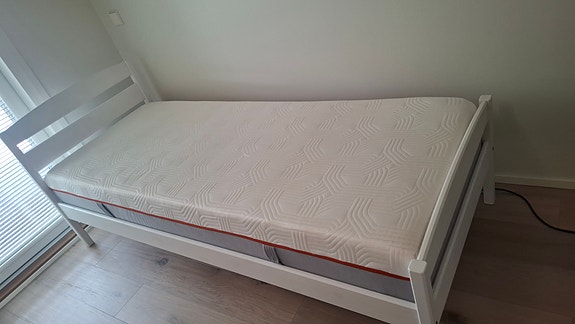 Sänky + patja 80cm