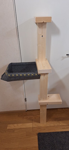 Kiipeilyteline ja makuupaikka