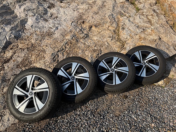 Viton alkuperäiset vanteet renkailla