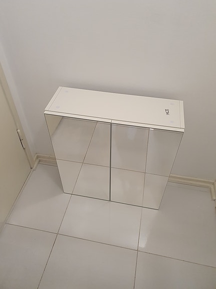 IKEA peilikaappi