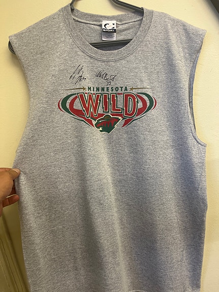Minnesota wild paita kahdella nimikirjoituksella