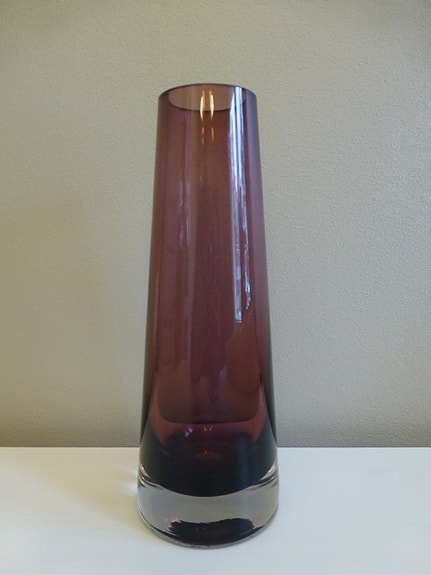 Riihimäen Lasi maljakko violetti, kork. 22 cm