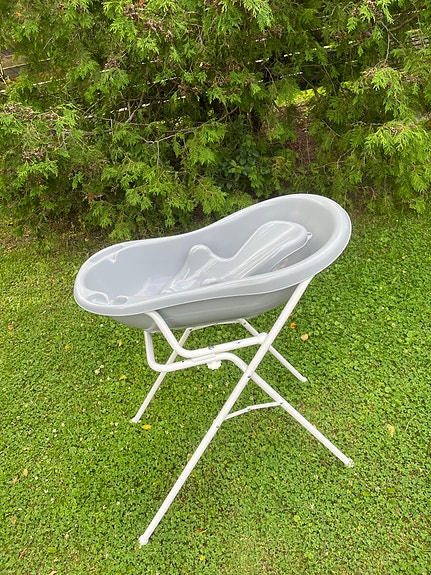 Beemoo vauvan amme telineellä