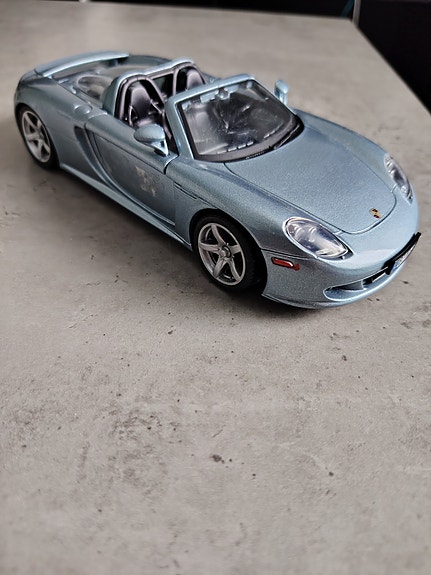 Porsche Carrera GT Motor max 1:24