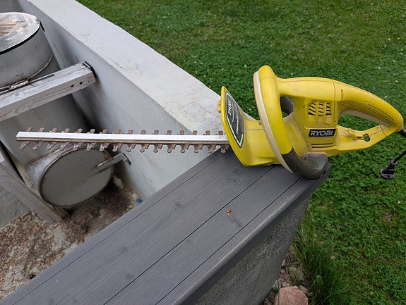 Ryobi pensasleikkuri