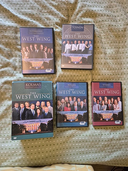 The West Wing dvd-bokseja, 15 e per kausi