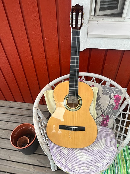 Ibanez klassinen akustinen kitara luonnonvärinen