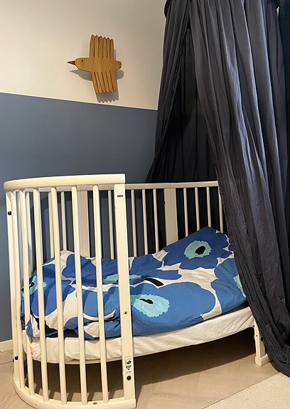 Stokke pinnasänky / ovaali lastensänky valkoinen
