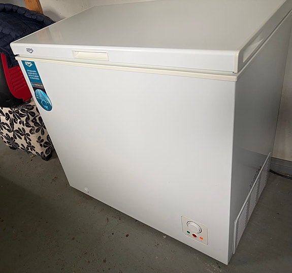 UPO Arkkupakastin 194L