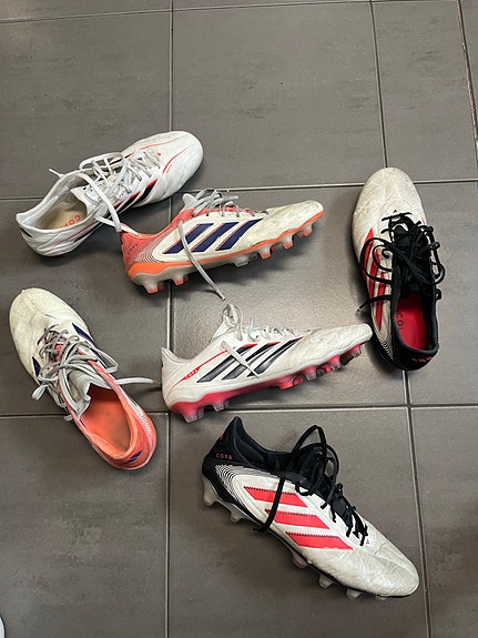 Adidas jalkapallokengät koko 44