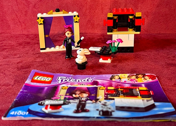 Lego Friends 41001 Mia's Magic Tricks
