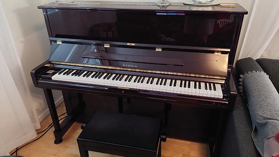 Samick SU121SP piano