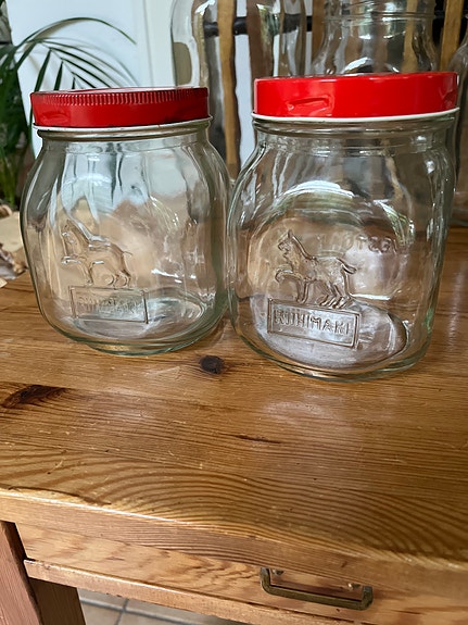 Kaksi Riihimäen vanhaa Ilves tölkkiä