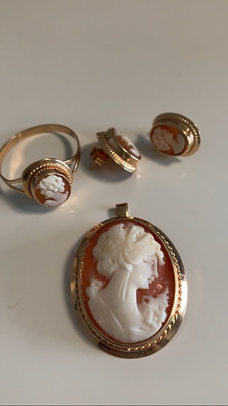 Kultainen 14k Camee korusetti (sormus, riipus, korvakorut)