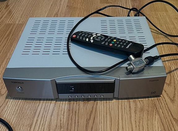 Topfield, digiboksi, TF500PVRt + kaukosäädin (hdd 500gb maali)