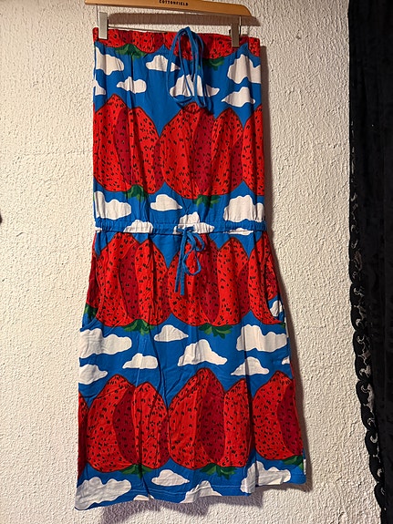 Marimekko Mansikka olkaimeton mekko, koko M
