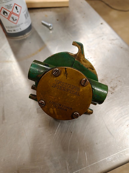Volvo Penta 2003 vesipumppu