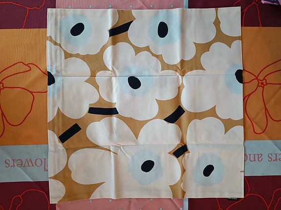 Marimekko Pieni Unikko tyynynpäällinen beige-valkoinen