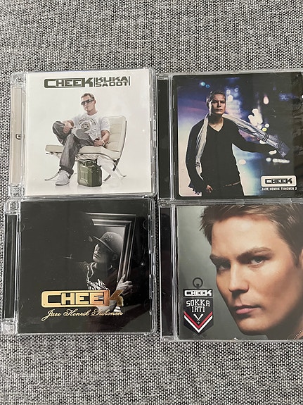 Neljä cheekin cd levyä