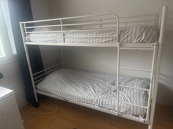 IKEA valkoinen kerrossänky metallirunkoinen